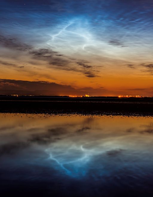 http://www.spaceweather.com/images2013/31may13/reflection_strip.jpg