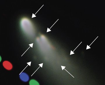  En la imagen obtenida en el VLT se pueden apreciar otros cinco minicometas surguidos del fragmento B. Crédito ESO.