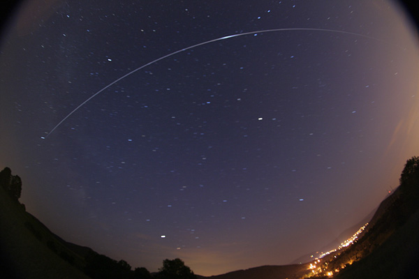 http://www.spaceweather.com/swpod2007/13jun07/martin-popek-iss12.6_1181684800.jpg